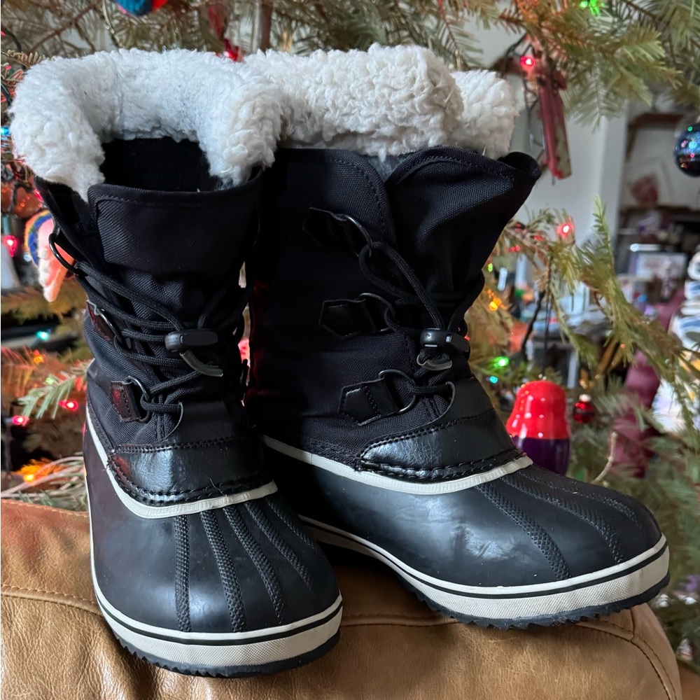 Sorel Yoot Black & White Pac Boots - Youth 5